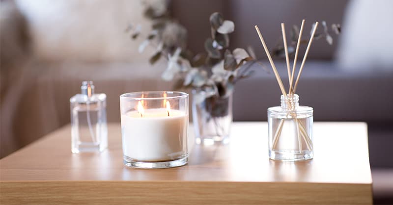 Nên đốt nến thơm trong phòng máy lạnh không?